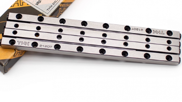 交叉滚子导轨的防尘设计：密封结构与材料选择